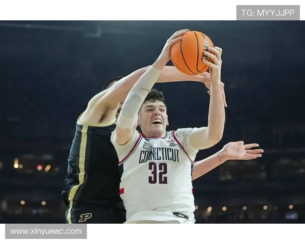 开拓者成为杨瀚森职业生涯最佳去处 中锋竞争激烈且有机会获得轮换位置